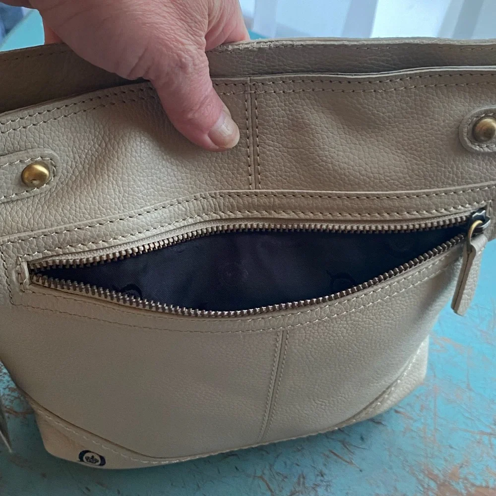 Born Crossbody Leather Bag Dove NWT - Picture 2 of 15